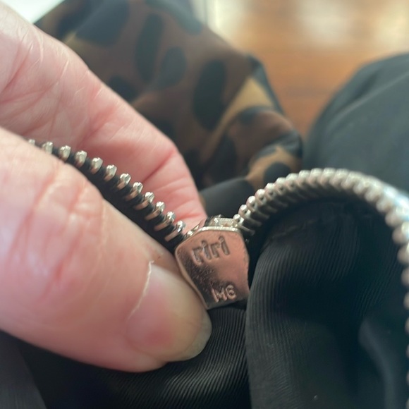 🌟🛍HOST PICK🛍🌟Stunning Reversible Prada leather and nylon bag - Picture 9 of 11